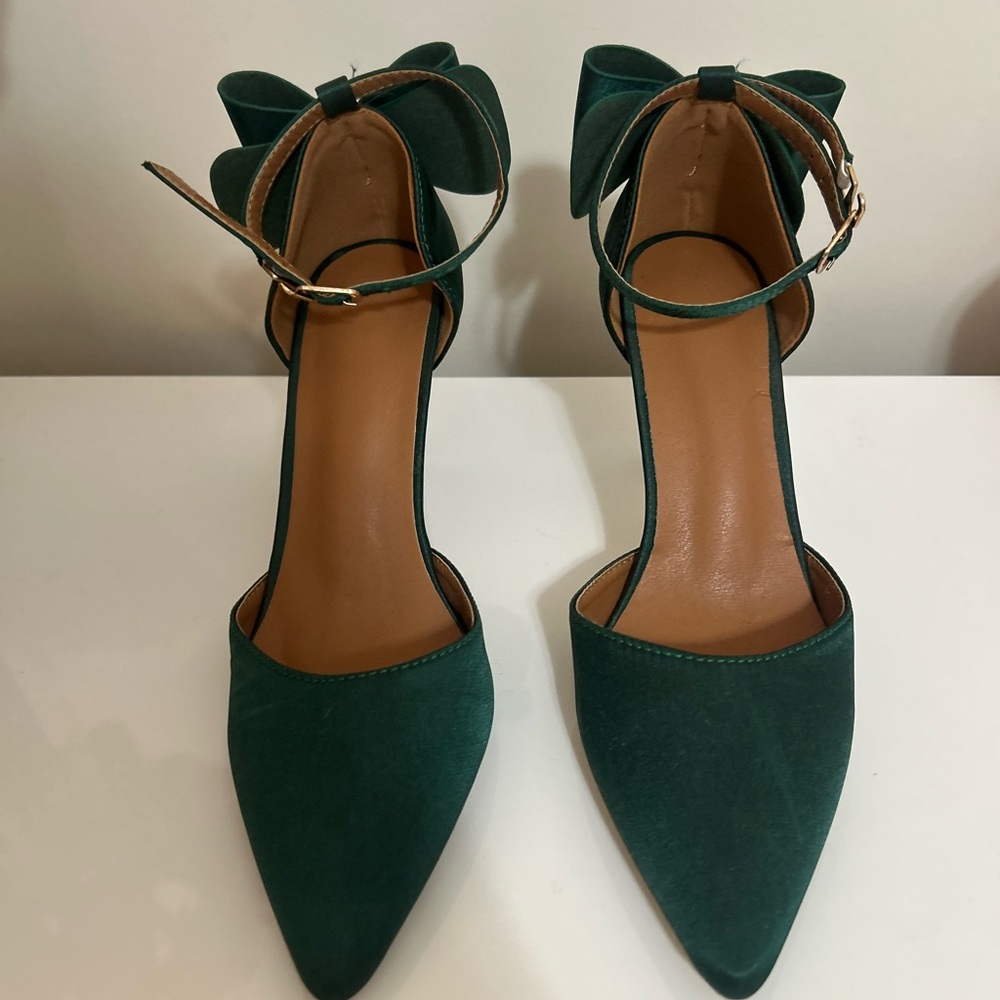 Elegant Green Ankle Strap Heels with bow